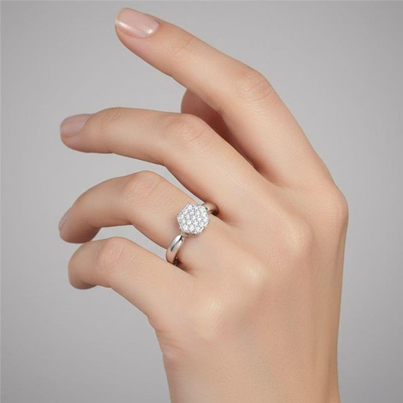 ANEL HEXAGONAL CRAVEJADO DE PRATA 925