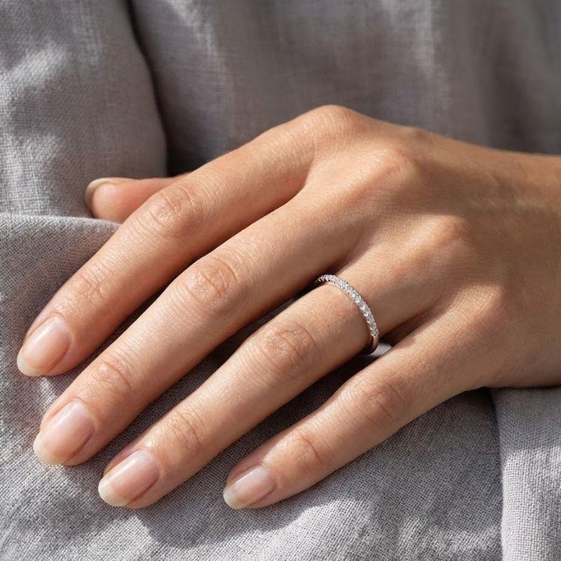 ANEL APARADOR CRAVEJADO DE PRATA 925