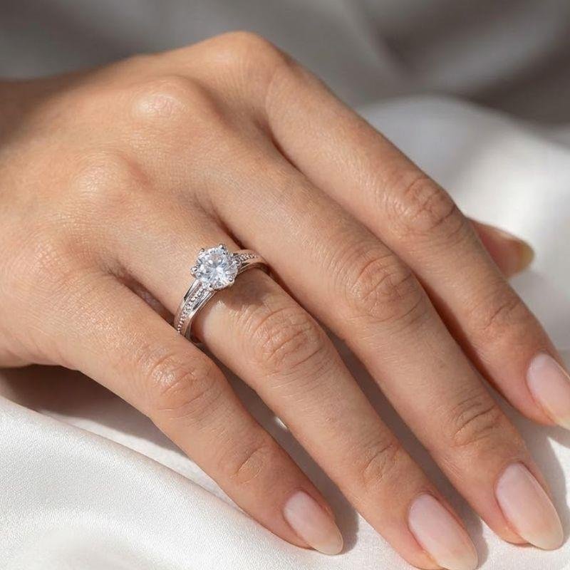 ANEL SOLITÁRIO PREMIUM CRAVEJADO DE PRATA 925