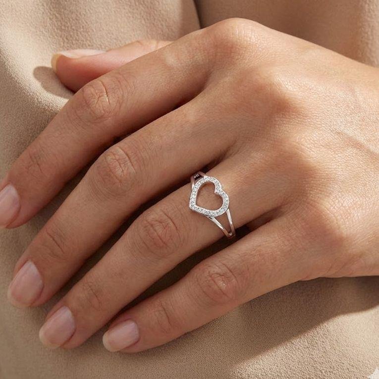 NEL CORAÇÃO CRAVEJADO VAZADO DE PRATA 925