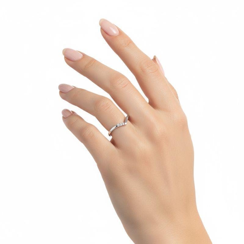 ANEL EM V CRAVEJADO PRATA