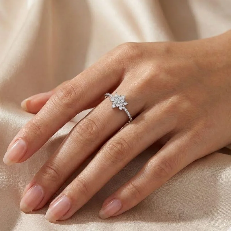 ANEL ESTRELA CRAVEJADA DE PRATA 925