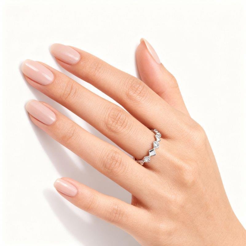 ANEL COM TRIÂNGULOS PRATA