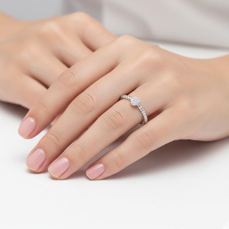 ANEL CORAÇÃO CRAVEJADO DE PRATA 925