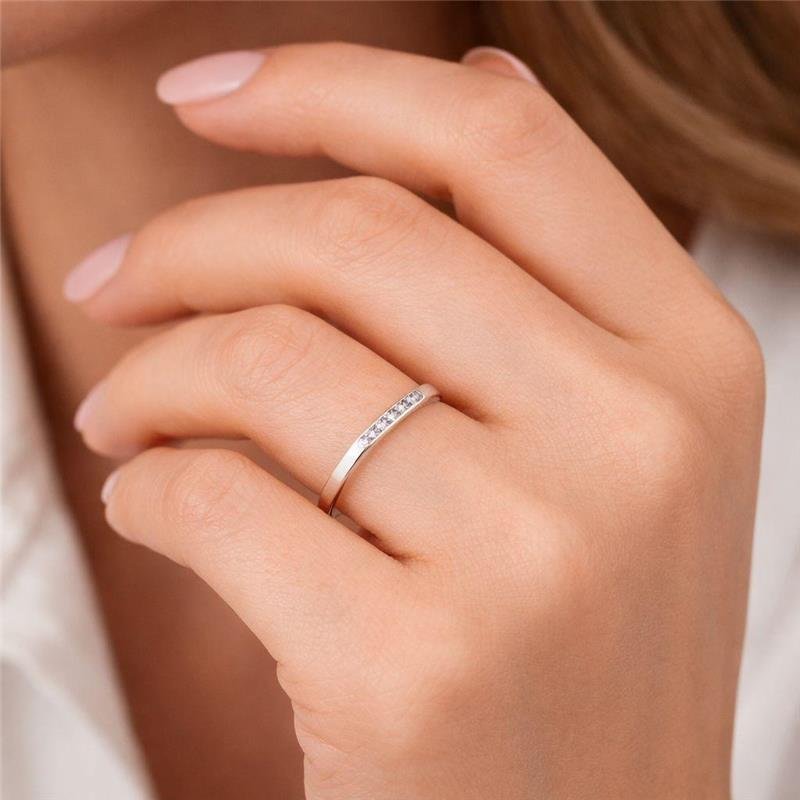 ANEL RETO CRAVEJADO EM PRATA 925