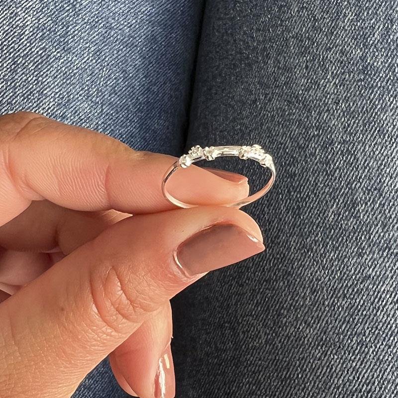 ANEL DELICADO CRAVEJADO PRATA