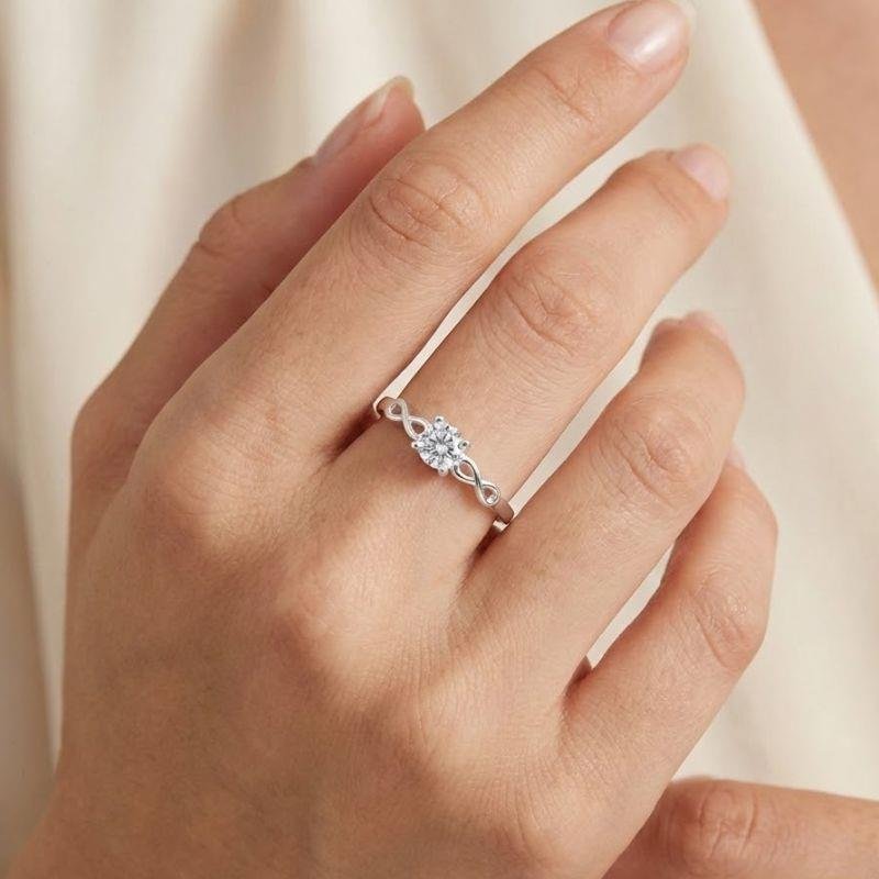 ANEL SOLITÁRIO COM LAÇO DE PRATA 925