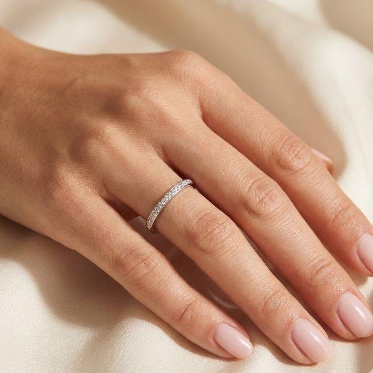 ANEL APARADOR CRAVEJADO DE PRATA 925