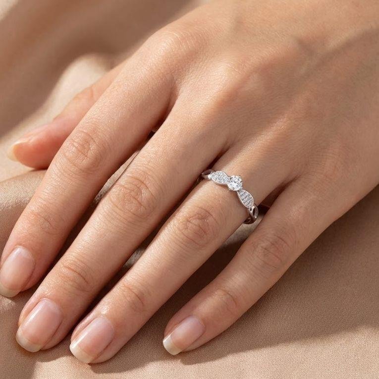 ANEL SOLITARIO COM ZIRCÔNIA CRAVEJADO DE PRATA 925