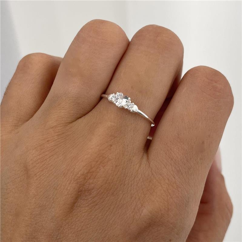 ANEL SOLITÁRIO COM PEDRAS E CORAÇÃO EM PRATA 925