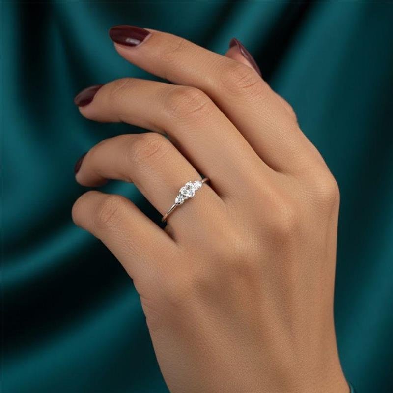 ANEL SOLITÁRIO COM PEDRAS E CORAÇÃO EM PRATA 925