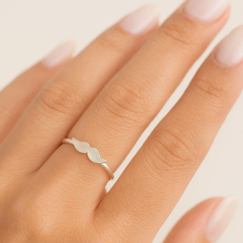 ANEL BIGODE DE PRATA