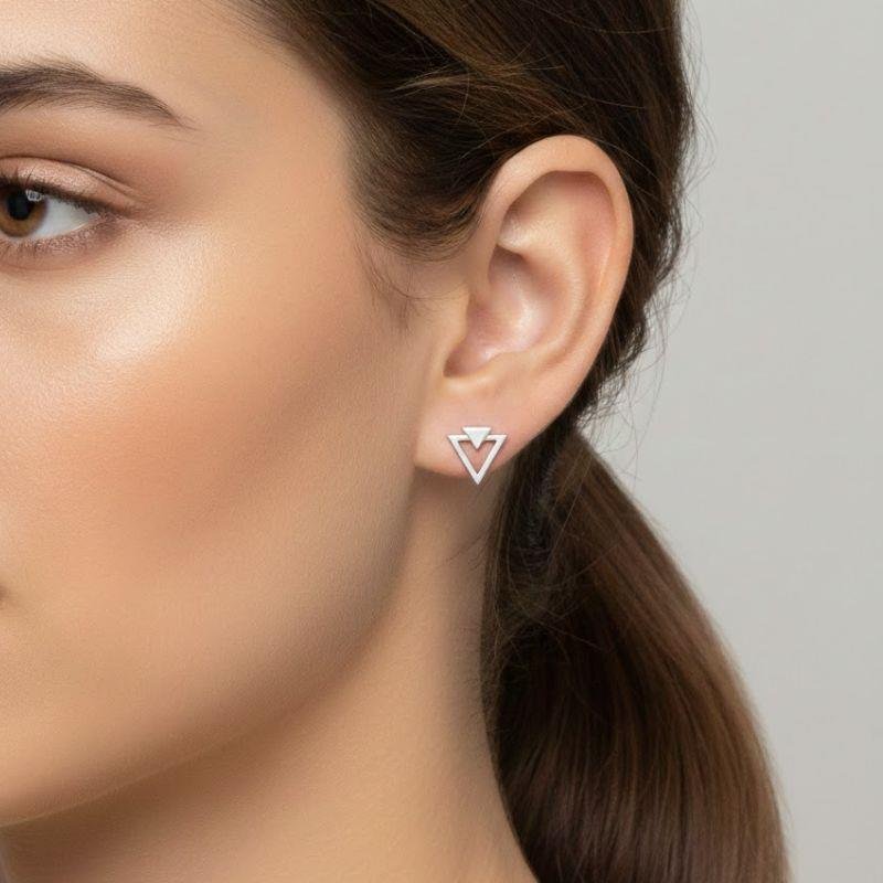 BRINCO TRIÂNGULO GEOMÉTRICO EM PRATA 925