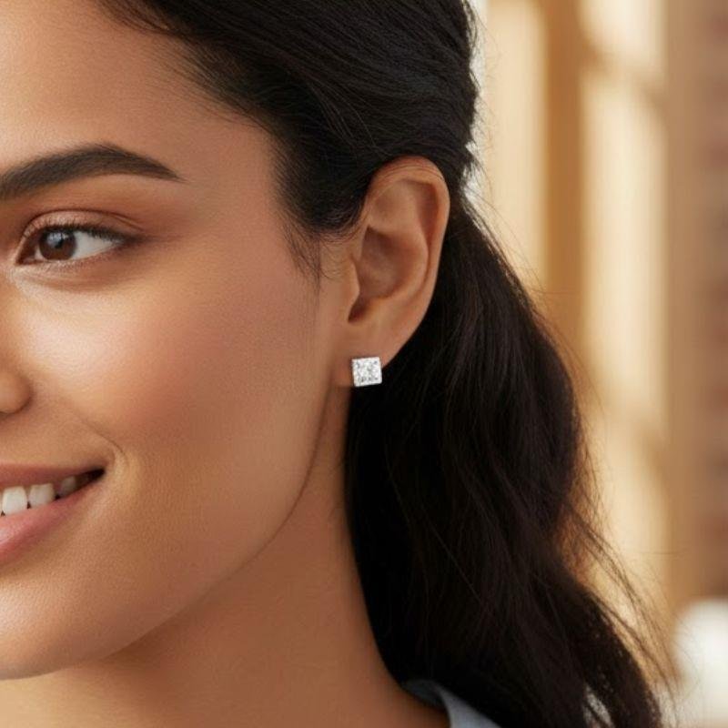 BRINCO QUADRADO COM ZIRCÔNIA EM PRATA 925