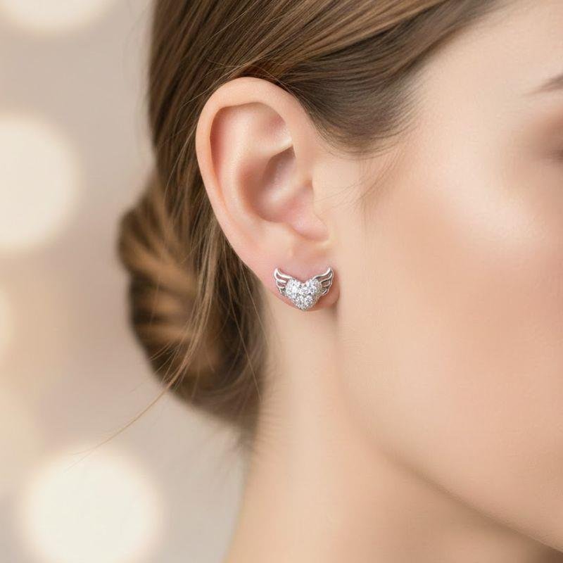 BRINCO CORAÇÃO COM ASAS E ZIRCÔNIAS EM PRATA 925