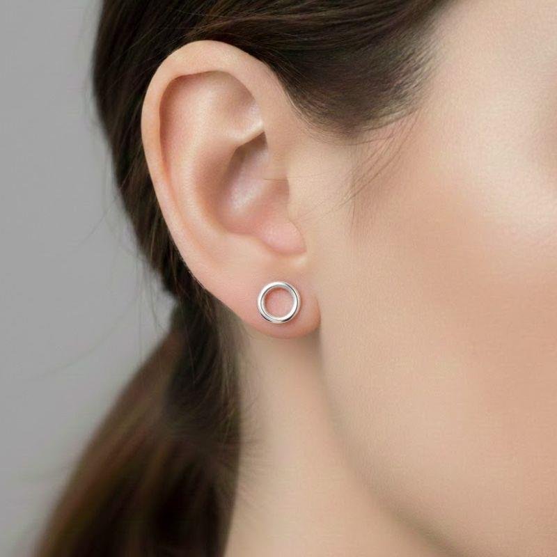 BRINCO CÍRCULO VAZADO EM PRATA 925