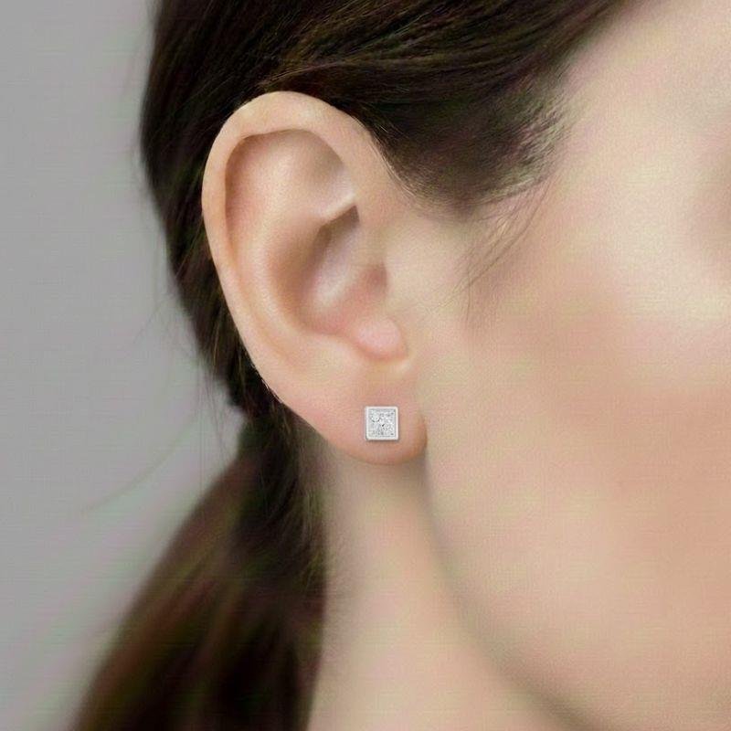 BRINCO QUADRADO M COM ZIRCÔNIA EM PRATA 925 