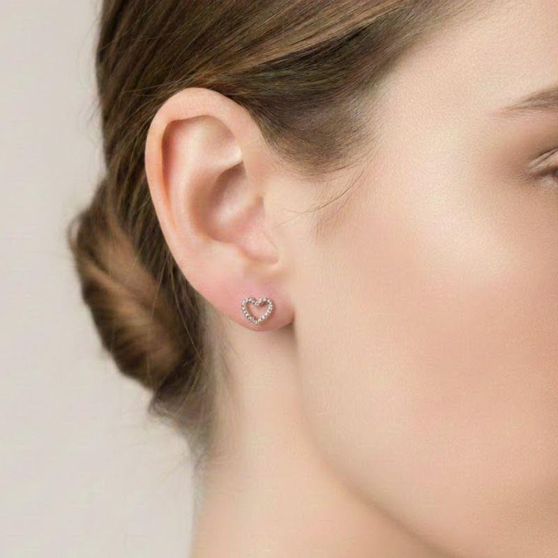 BRINCO CORAÇÃO BOLINHAS EM PRATA 925