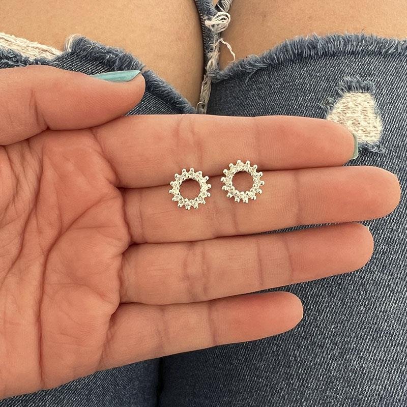 BRINCO REDONDO CRAVEJADO PRATA