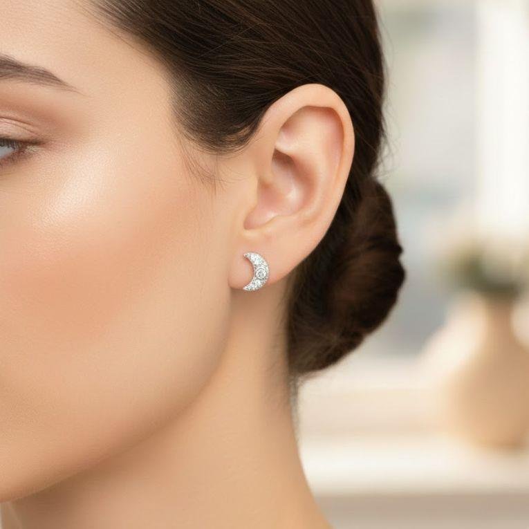 BRINCO LUA COM ZIRCÔNIAS EM PRATA 925