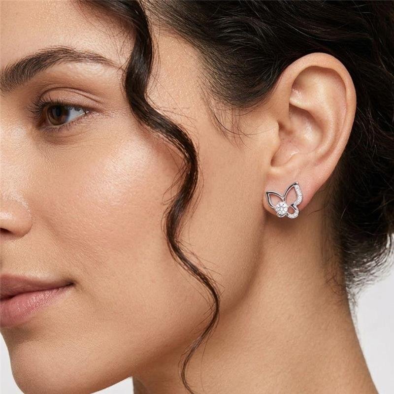 BRINCO BORBOLETA VAZADA EM PRATA COM ZIRCÔNIAS