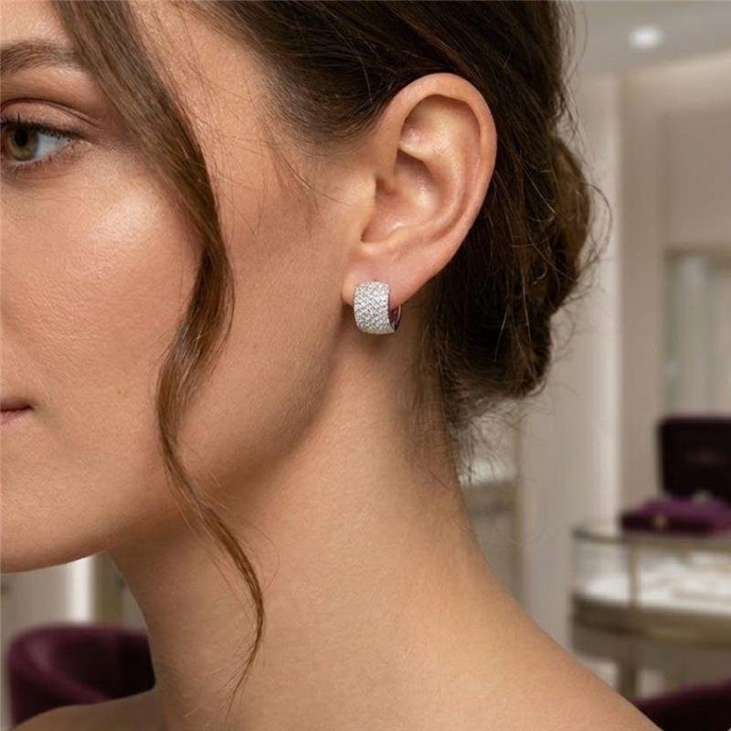 BRINCO ARGOLA CRAVEJADA EM PRATA 925