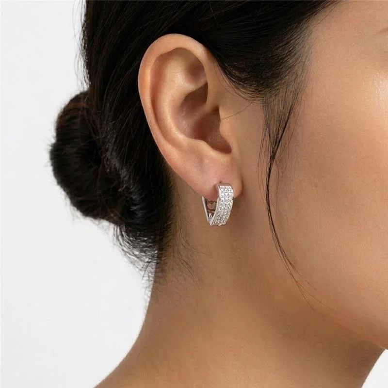 BRINCO ARGOLA CORAÇÃO CRAVEJADO DE PRATA 