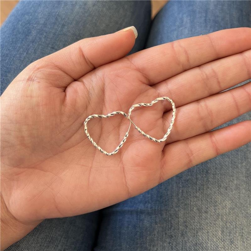 BRINCO CORAÇÃO TORCIDO DE PRATA 