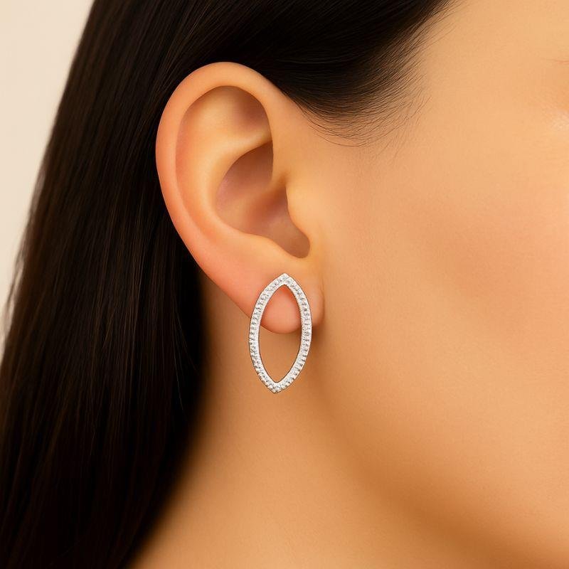 BRINCO OVAL ALONGADO EM PRATA 925