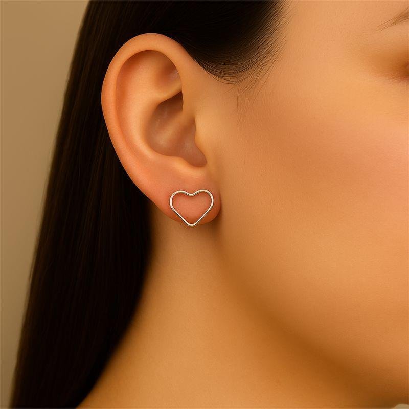 BRINCO DE CORAÇÃO VAZADO EM PRATA 925 