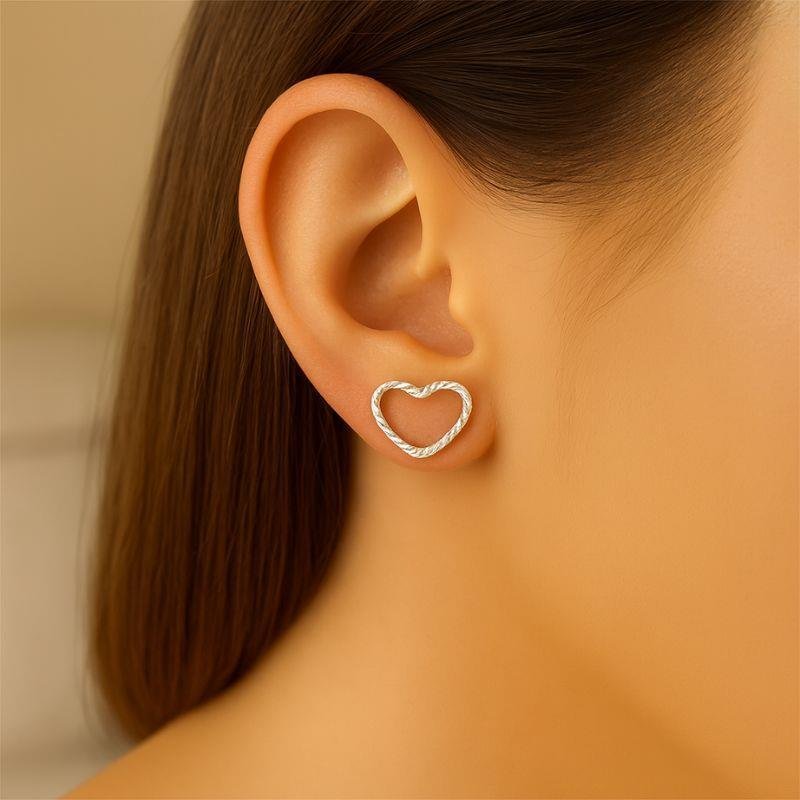 BRINCO DE CORAÇÃO FIO TORCIDO EM PRATA 925 