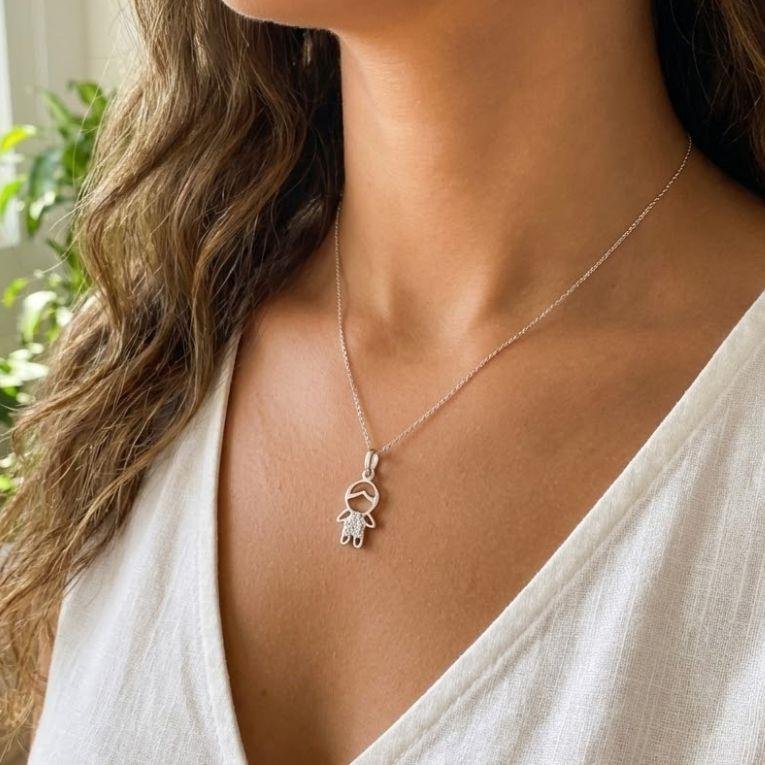 PINGENTE MENINO CRAVEJADO DE PRATA 925