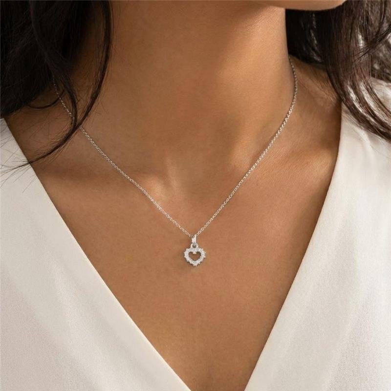 PINGENTE CORAÇÃO CRAVEJADO EM PRATA 925