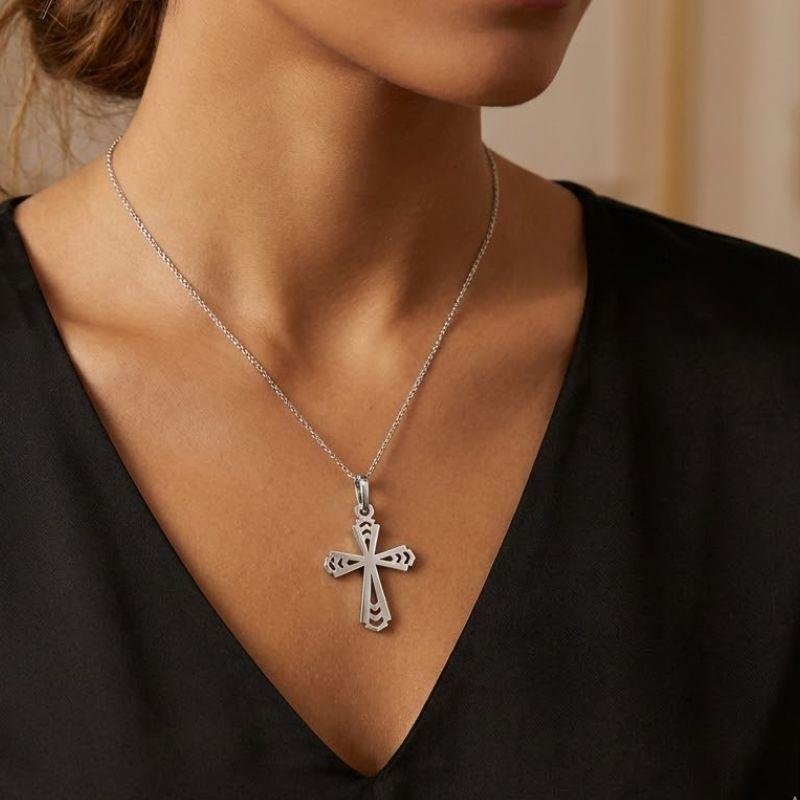 PINGENTE CRUZ GEOMÉTRICA VAZADA EM PRATA 925 POLIDA