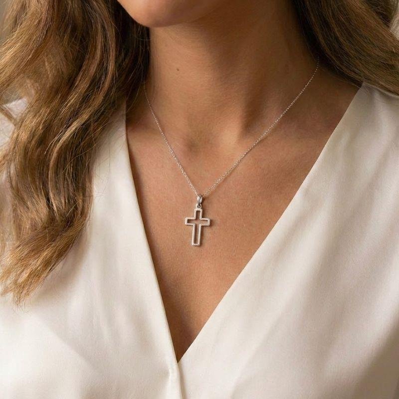 PINGENTE CRUZ VAZADA CLÁSSICA EM PRATA 925 POLIDA