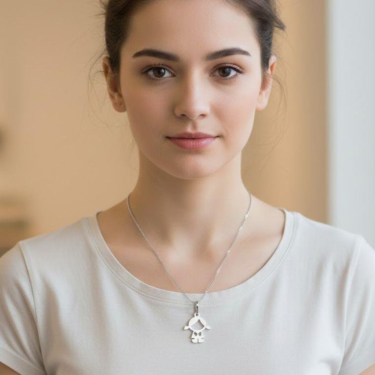 PINGENTE MENINA EM PRATA 925