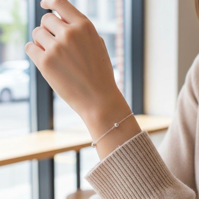 PULSEIRA DELICADA COM BOLINHAS EM PRATA 925