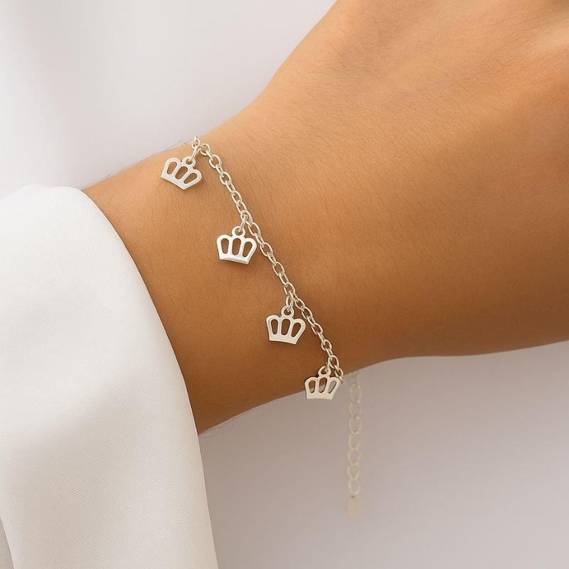 PULSEIRA COM PINGENTE DE COROA 